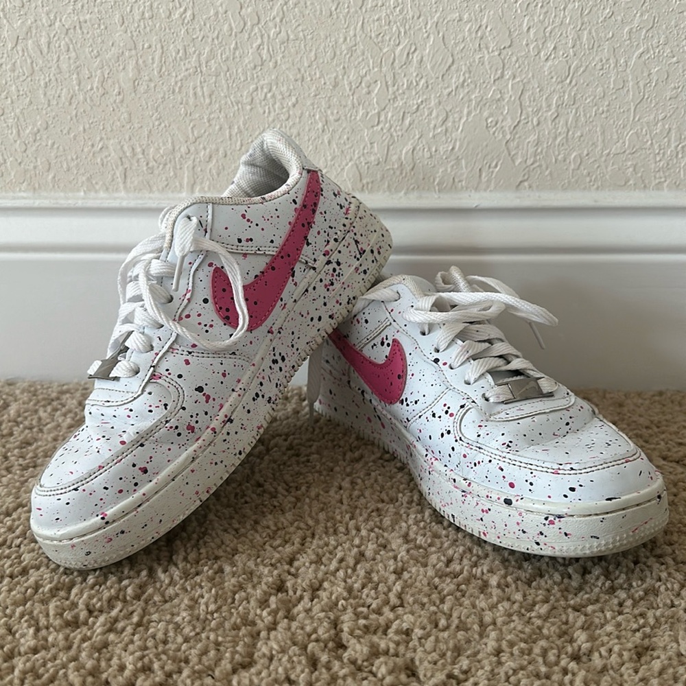 Air one Nike paint pink